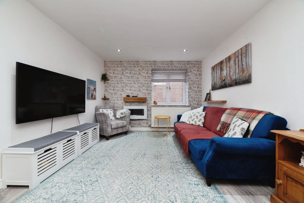 Property photo 2 of 13