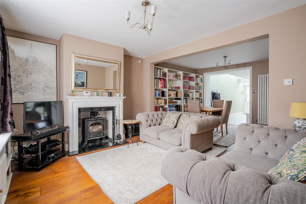 Property photo 2 of 12