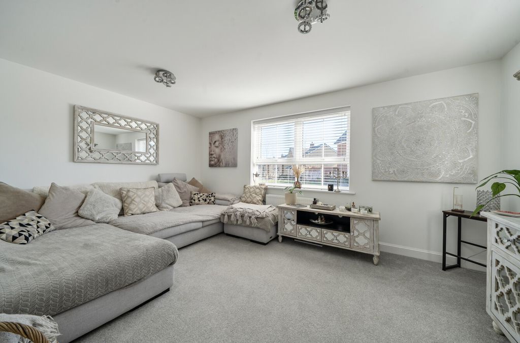 Property photo 2 of 16 Sitting Room