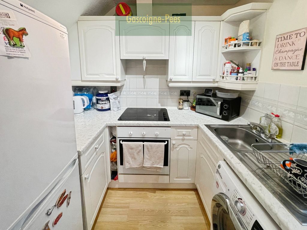Property photo 3 of 5 Kitchen