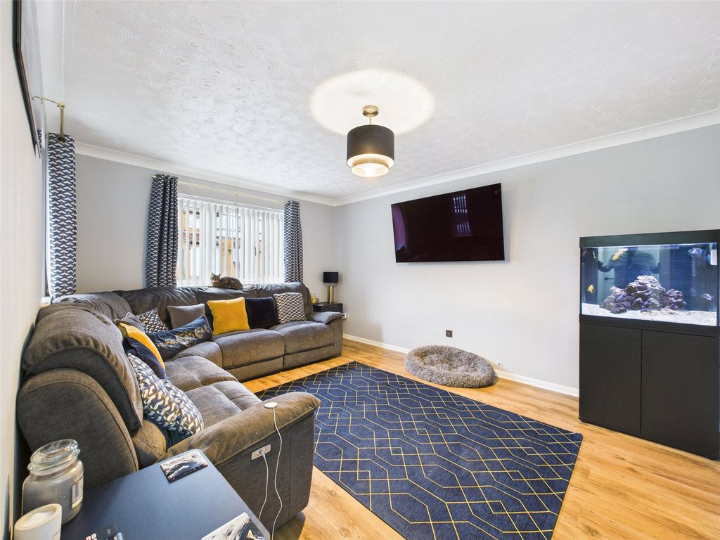 Property photo 2 of 19 Picture No. 11