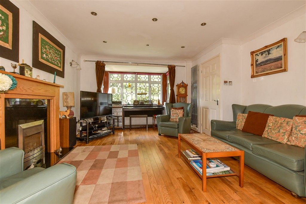 Property photo 2 of 11 Lounge