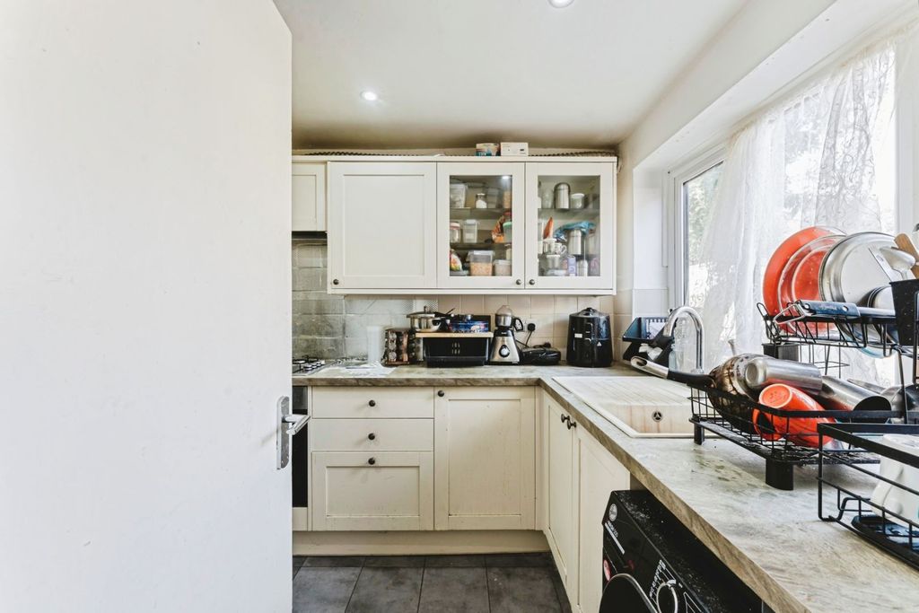 Property photo 3 of 40 Kitchen