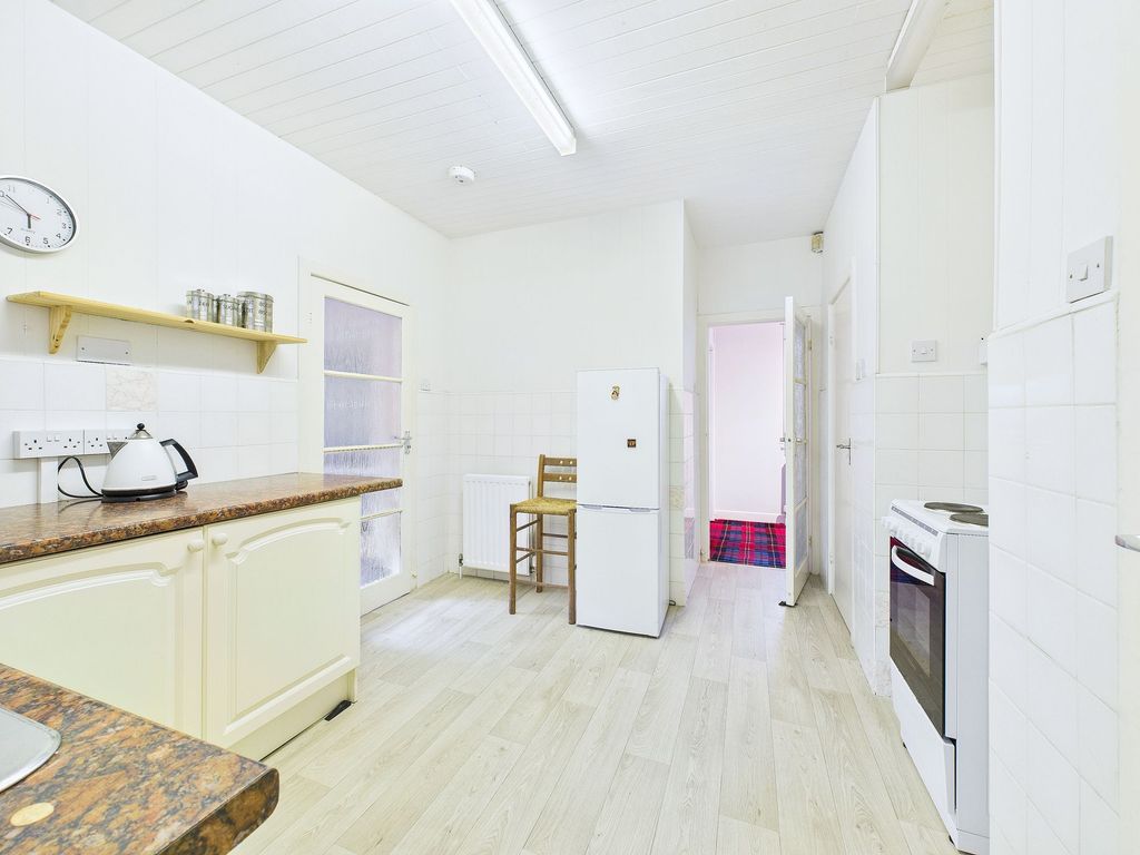 Property photo 2 of 12 Kitchen