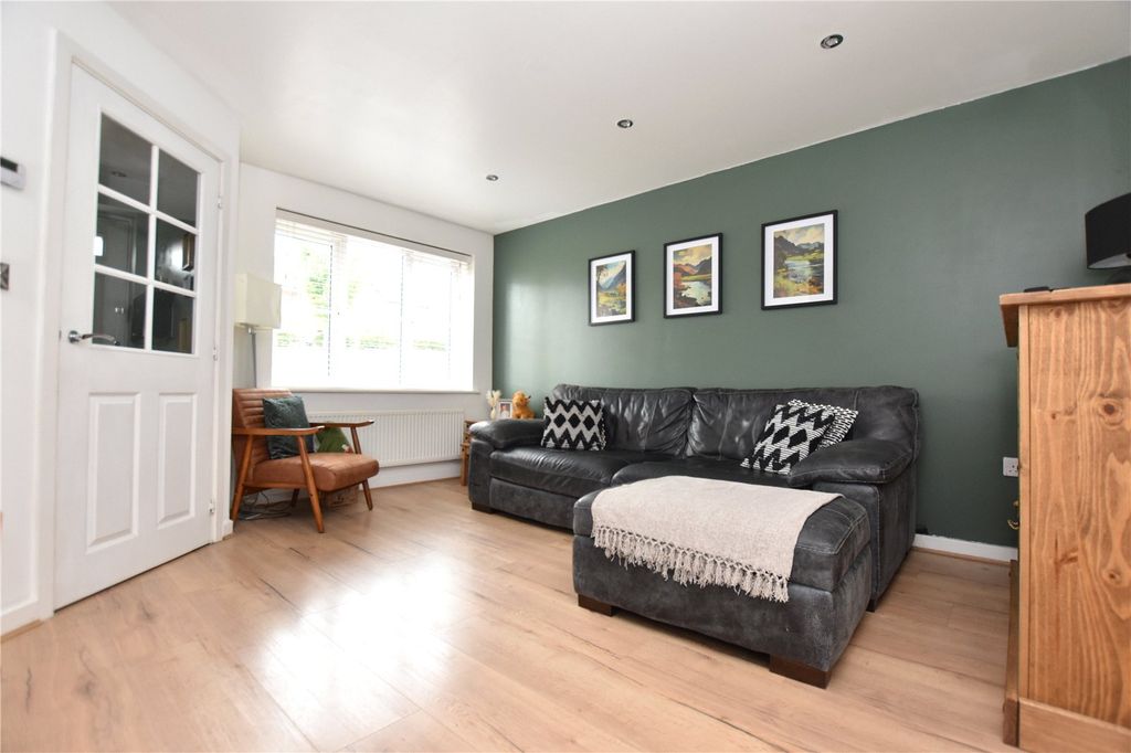 Property photo 2 of 19 Picture No. 24