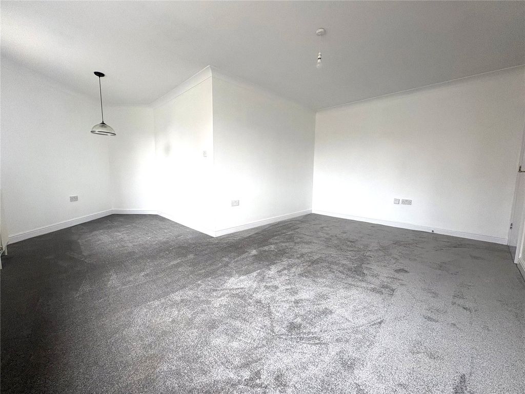 Property photo 2 of 12 Picture No. 15