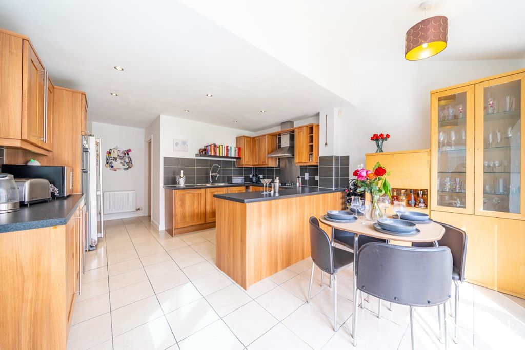 Property photo 3 of 57 4262867