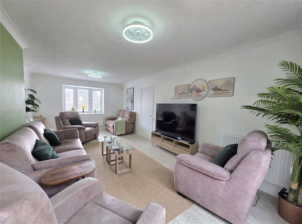 Property photo 2 of 40 Picture No. 05