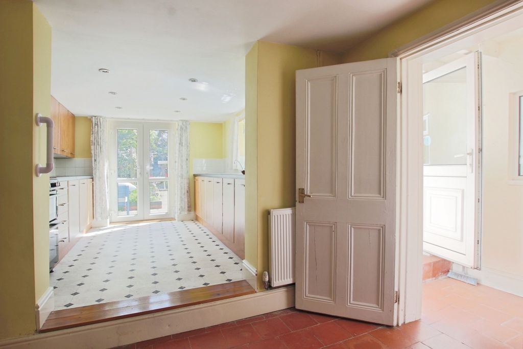 Property photo 3 of 16 5033756