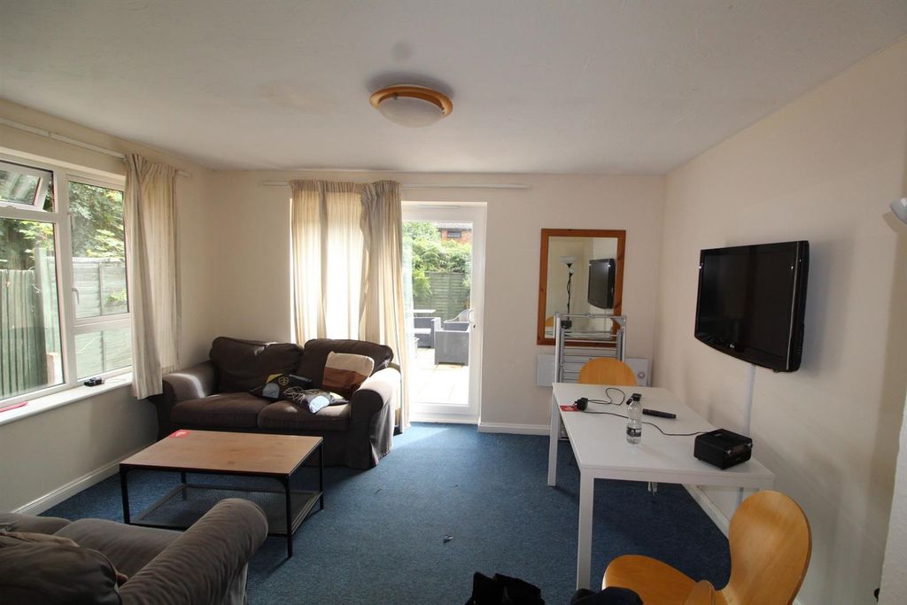 Property photo 2 of 13 Lounge.Jpg