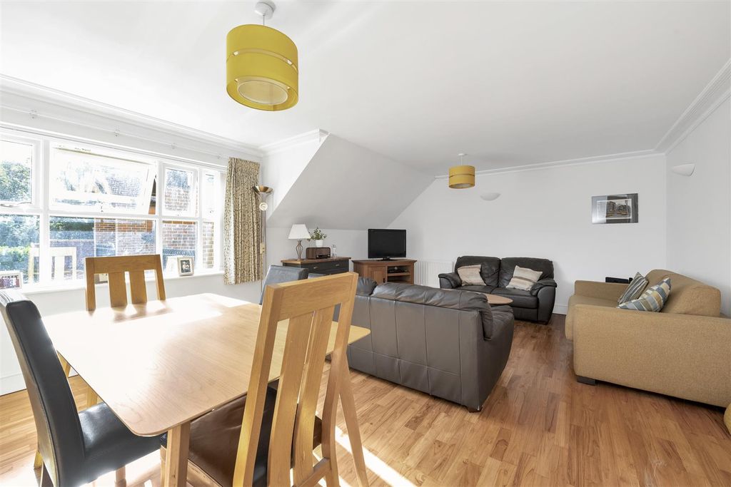 Property photo 3 of 15 17-Trevelyan-Place-01.Jpg