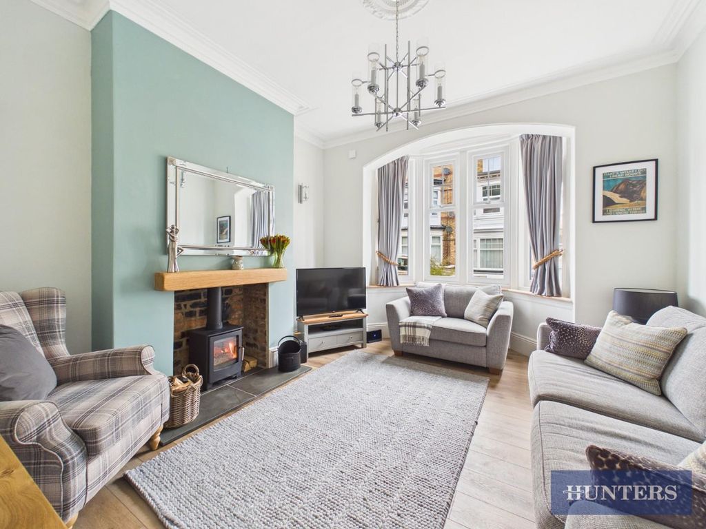 Property photo 2 of 20 Lounge