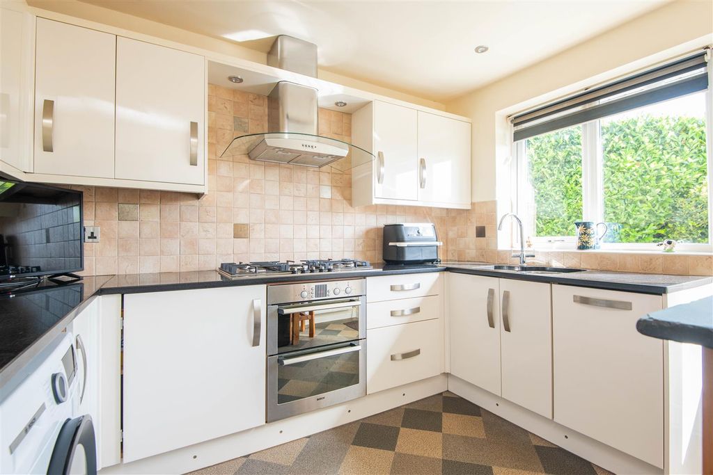 Property photo 3 of 20 Kitchen