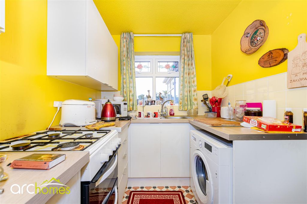 Property photo 3 of 23 Lea View-13.Jpg