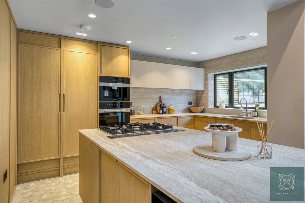 Property photo 2 of 29 Kitchen