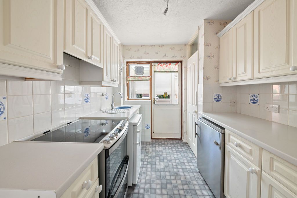 Property photo 2 of 16 Photo 8