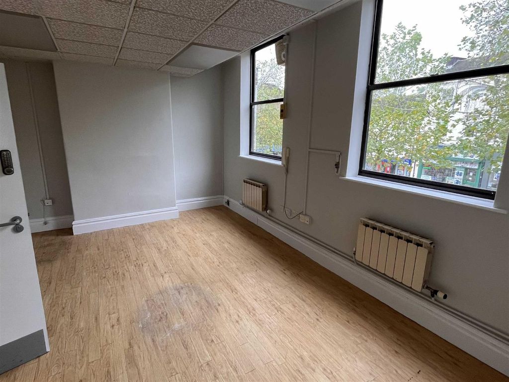 Property photo 3 of 4