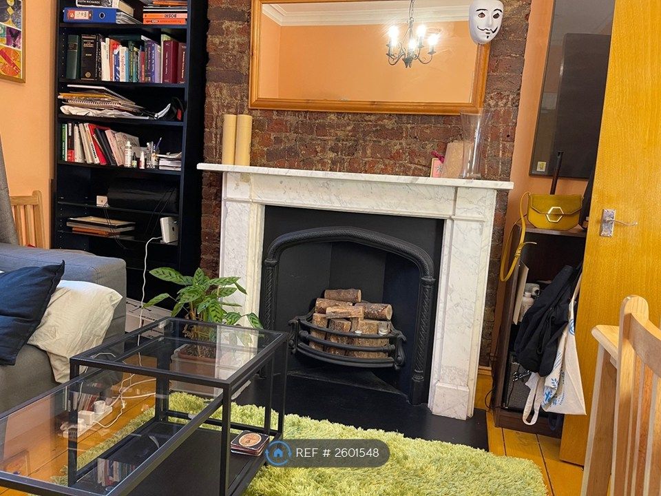 Property photo 3 of 31 Lounge