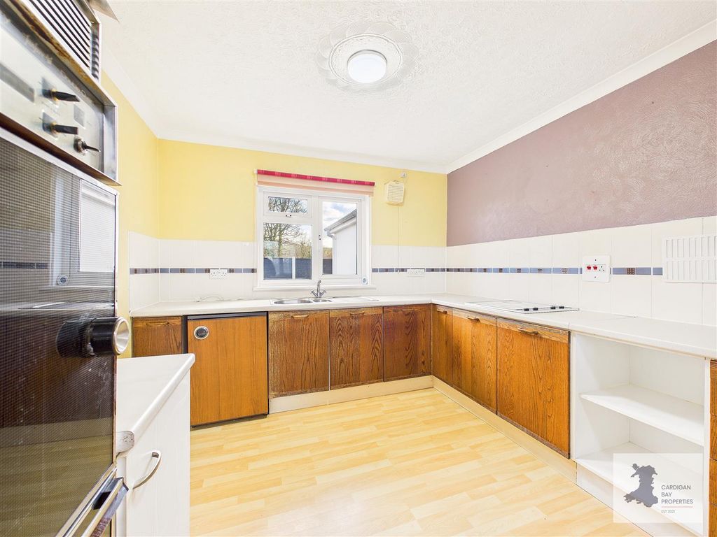 Property photo 3 of 33 Kitchen/Diner