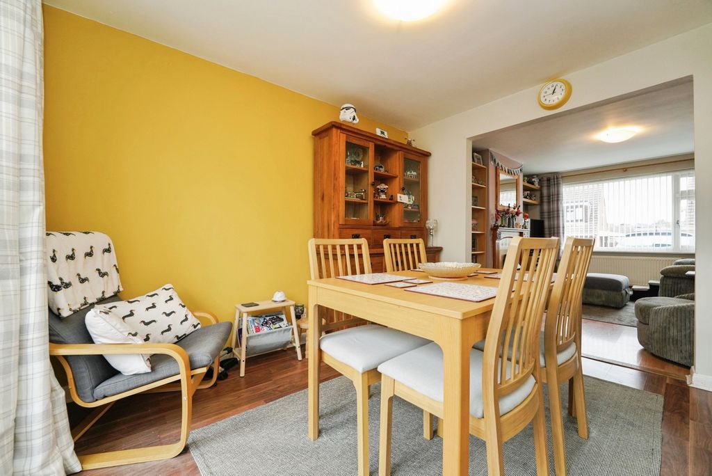 Property photo 3 of 17 Dining Area