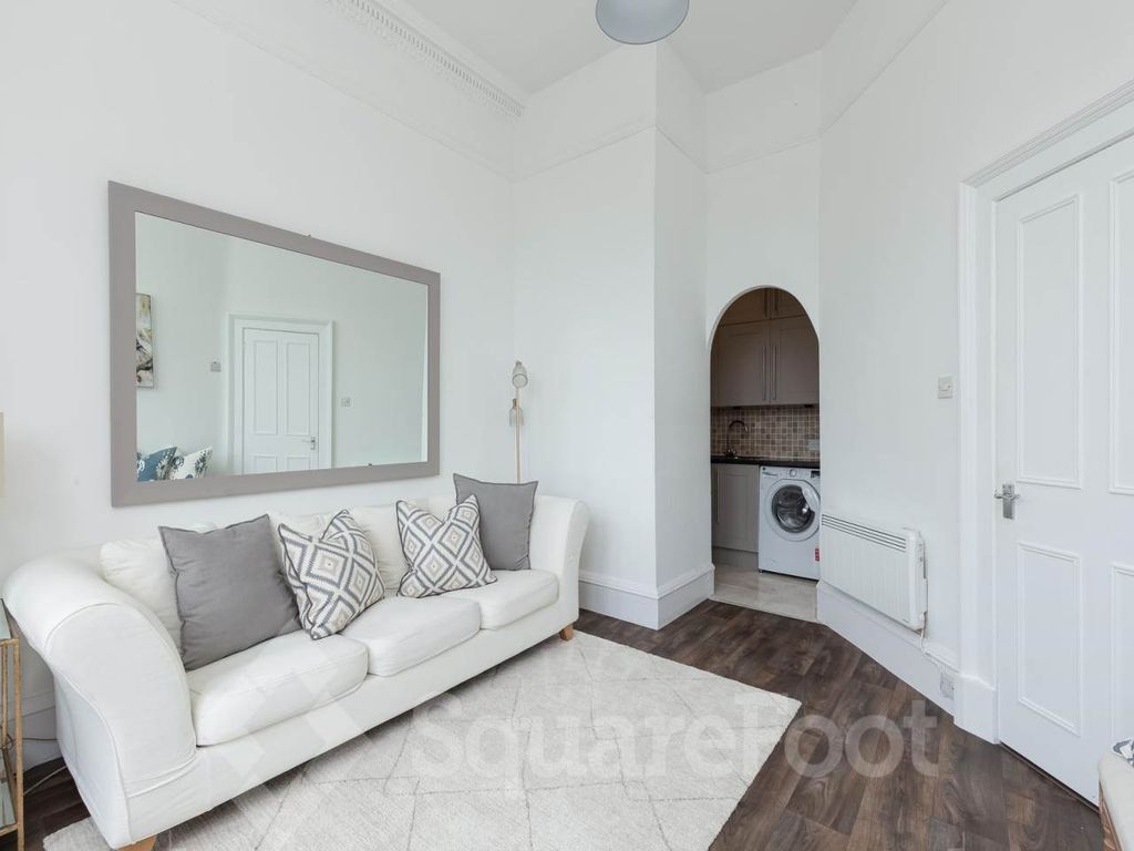 Property photo 3 of 10 79873_South_Learmonth_Gardens_011
