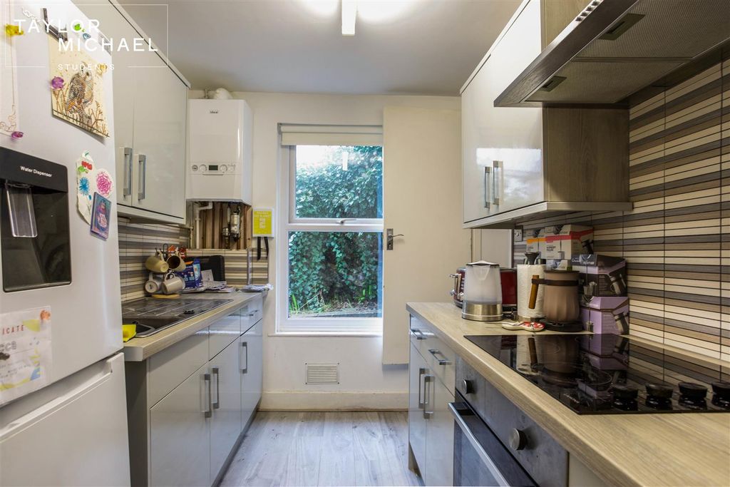 Property photo 2 of 12 Kitchen