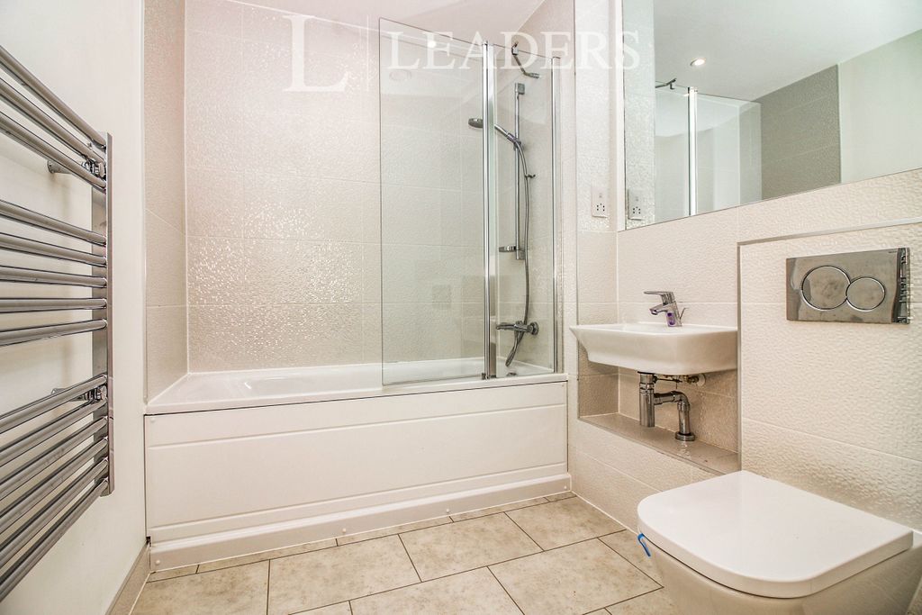 Property photo 3 of 10 Bathroom