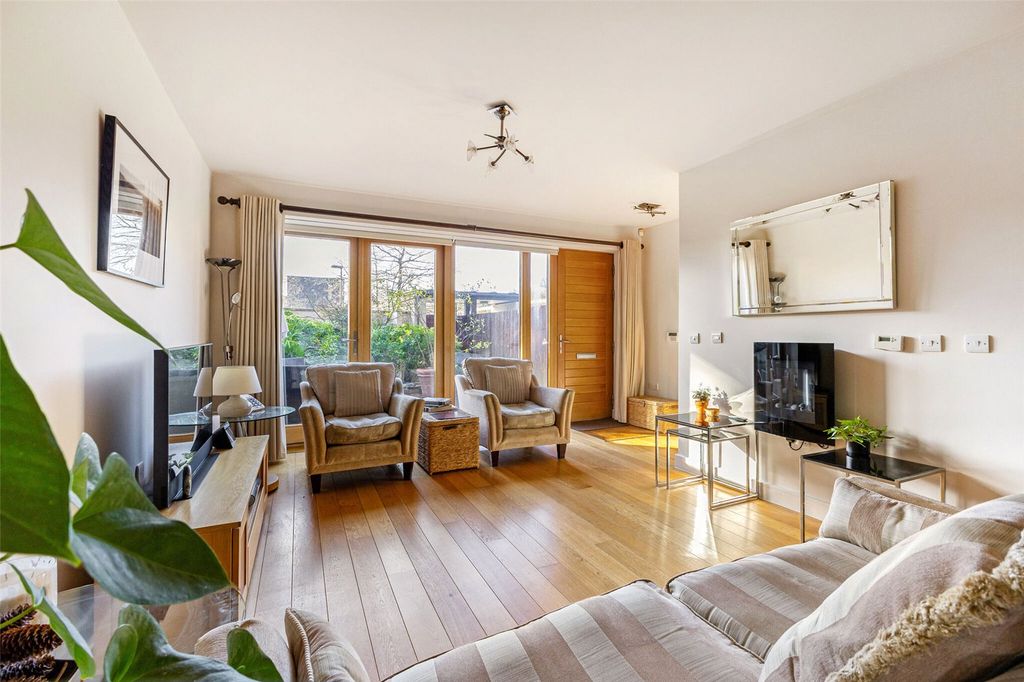 Property photo 2 of 14 Sitting Room