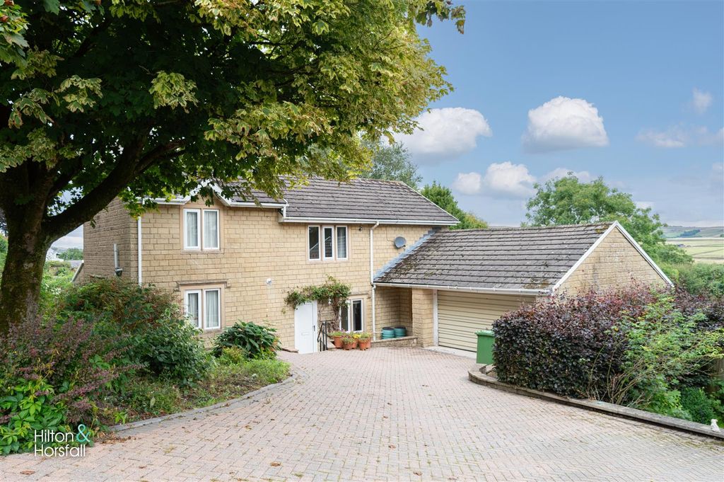 Property photo 1 of 26 Goose Green House