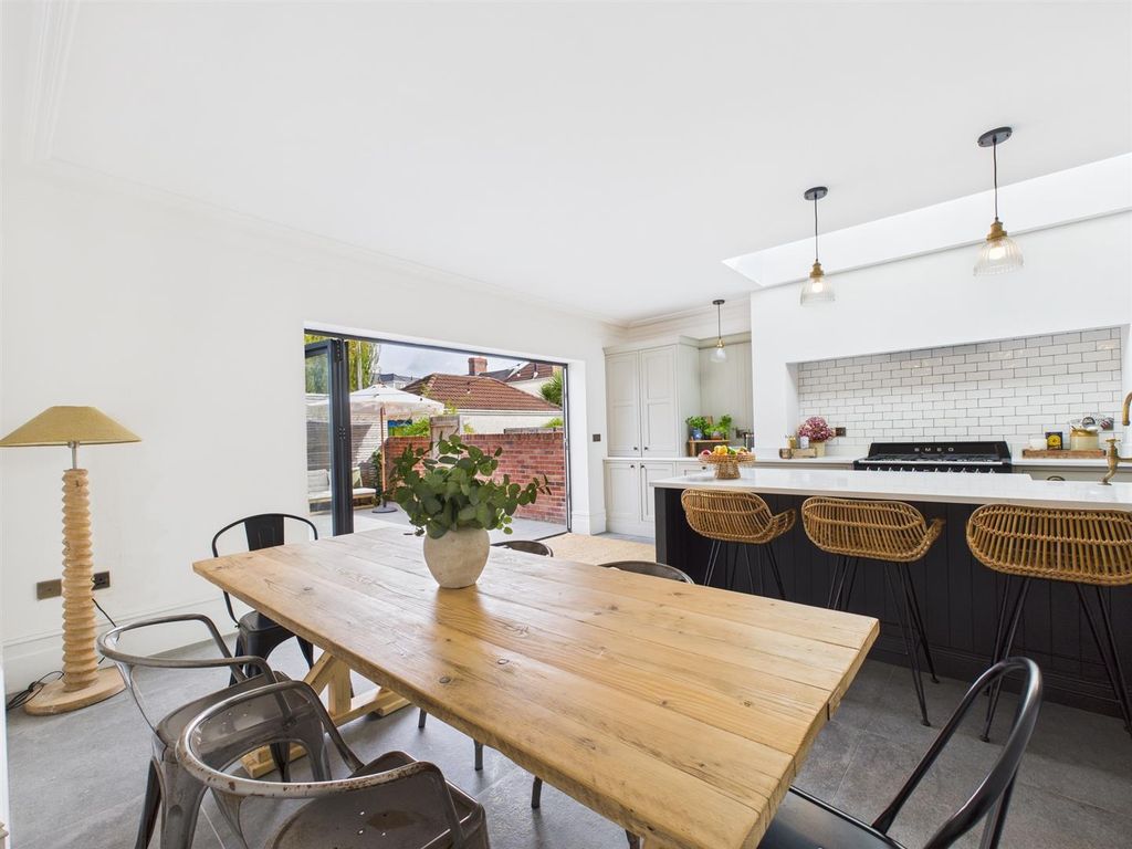 Property photo 3 of 34 Cam02295G0-Pr0287-Still018.Jpg