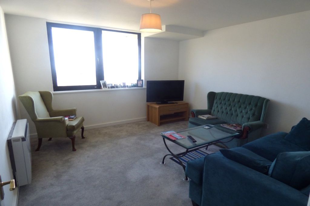 Property photo 3 of 10 Lounge