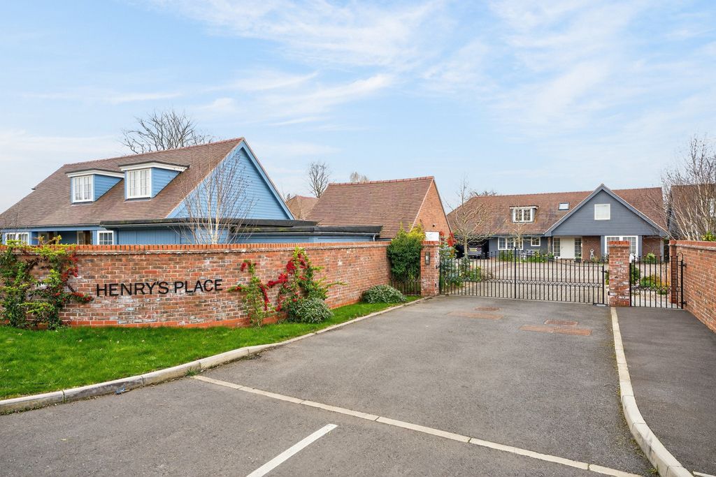 Property photo 2 of 39