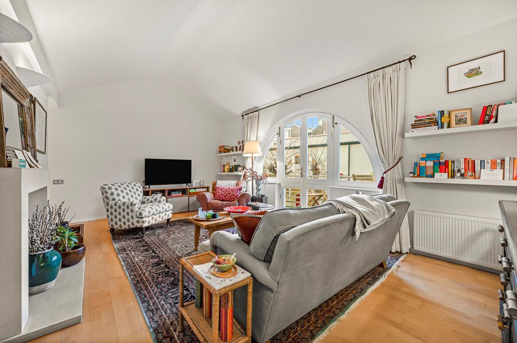 Property photo 1 of 13 Image