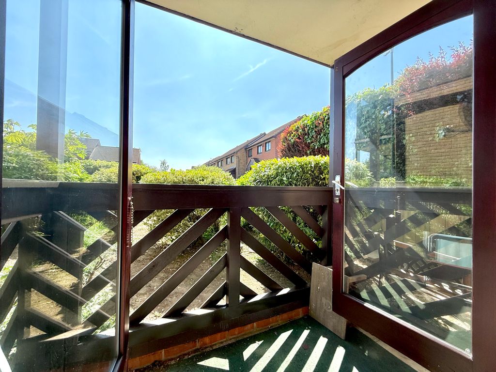Property photo 3 of 8 Balcony