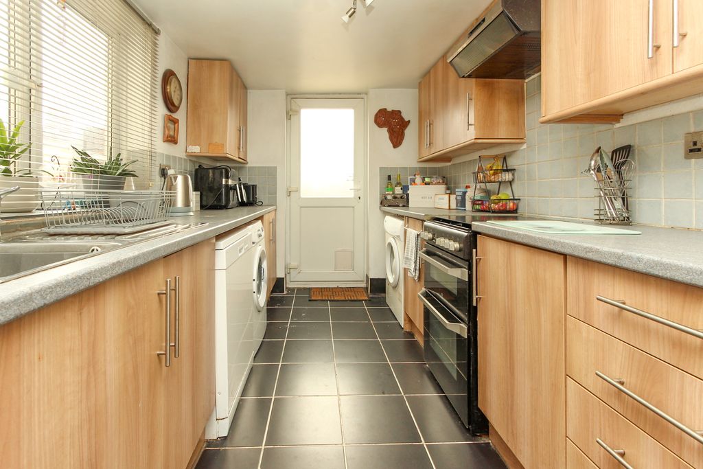 Property photo 2 of 8 Kitchen