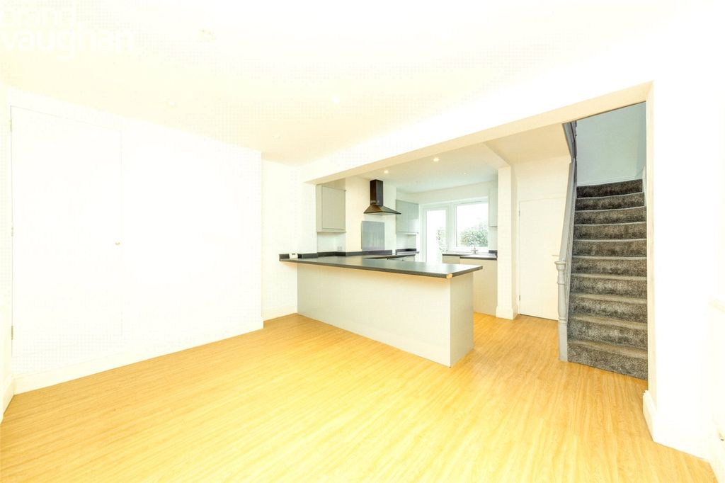 Property photo 3 of 9 Lounge