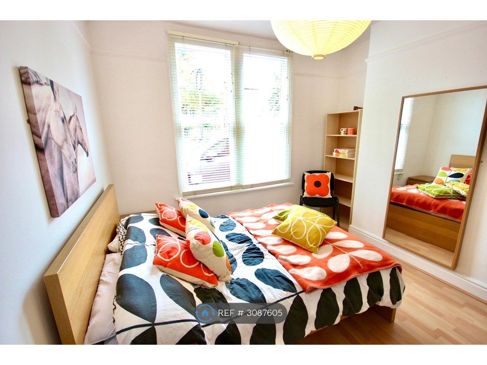 Property photo 3 of 15 Room 2 Light Filled Room Looking Onto Trees