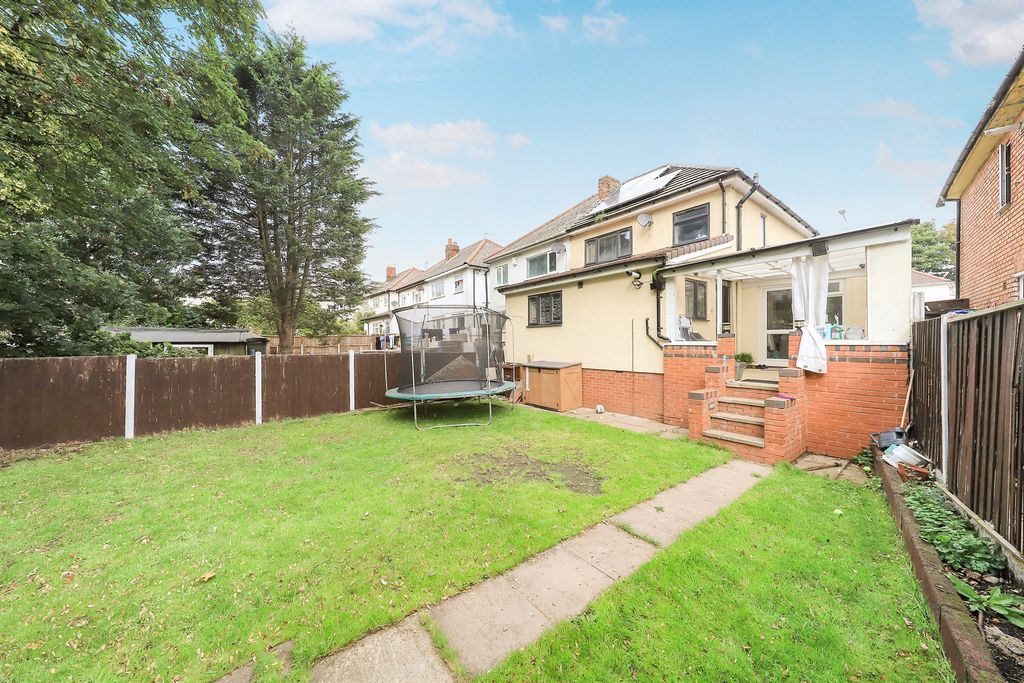 Property photo 2 of 17