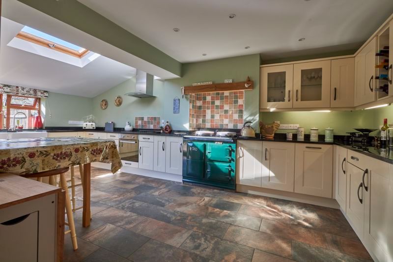 Property photo 3 of 17 Kitchen Breakfast Room