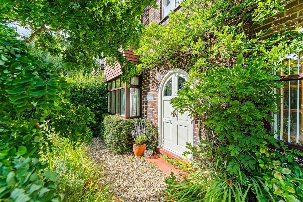Property photo 2 of 27