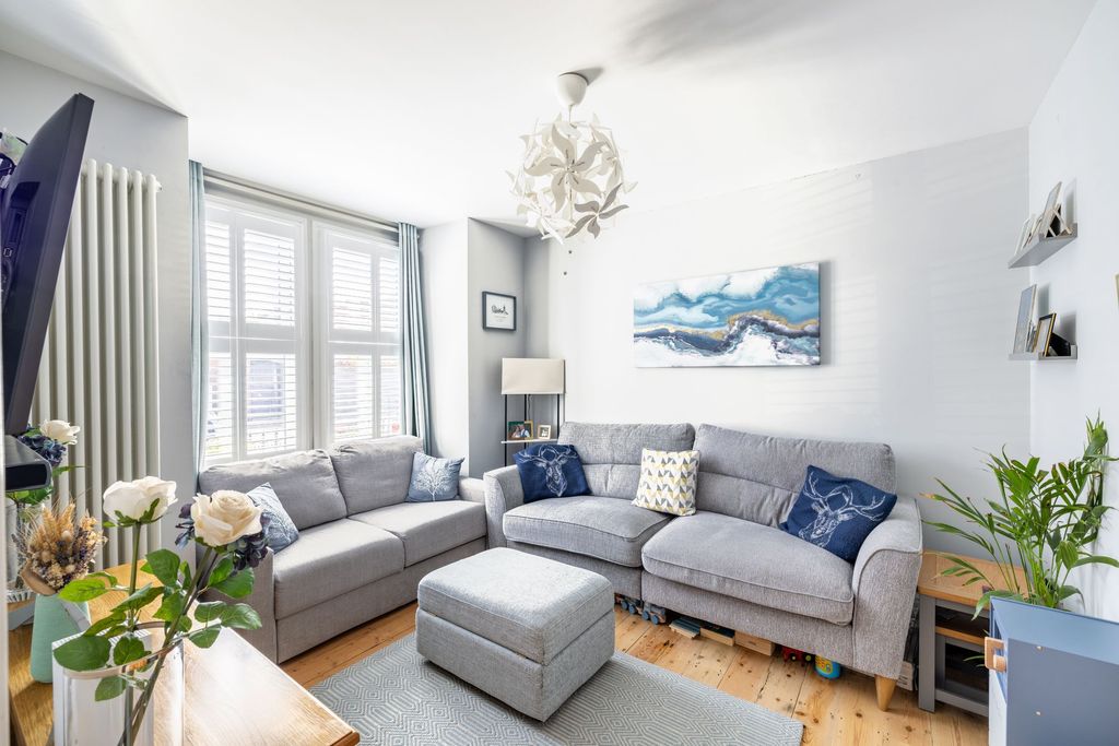 Property photo 3 of 19