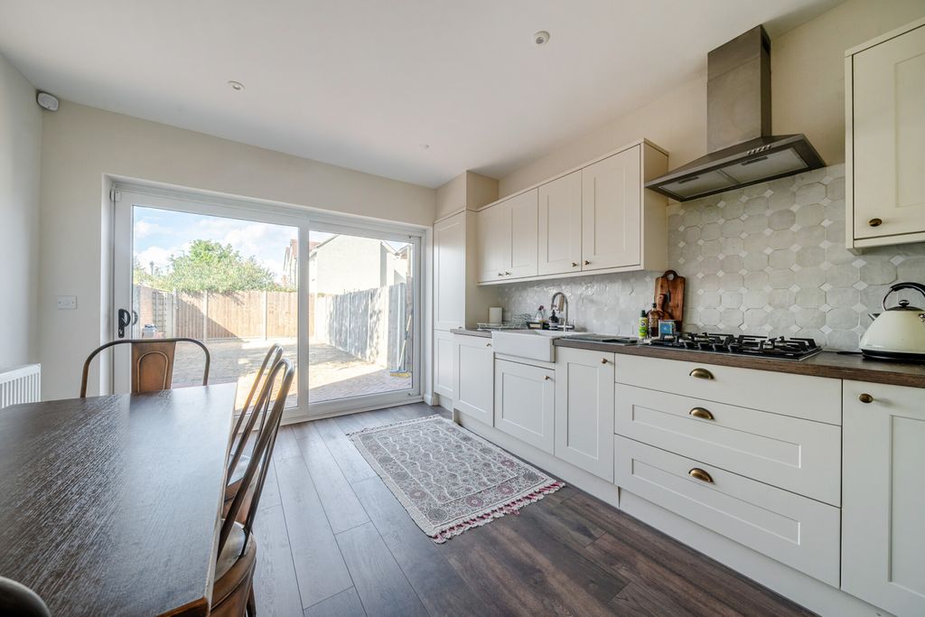 Property photo 3 of 11 1502483-10-6A85d2...