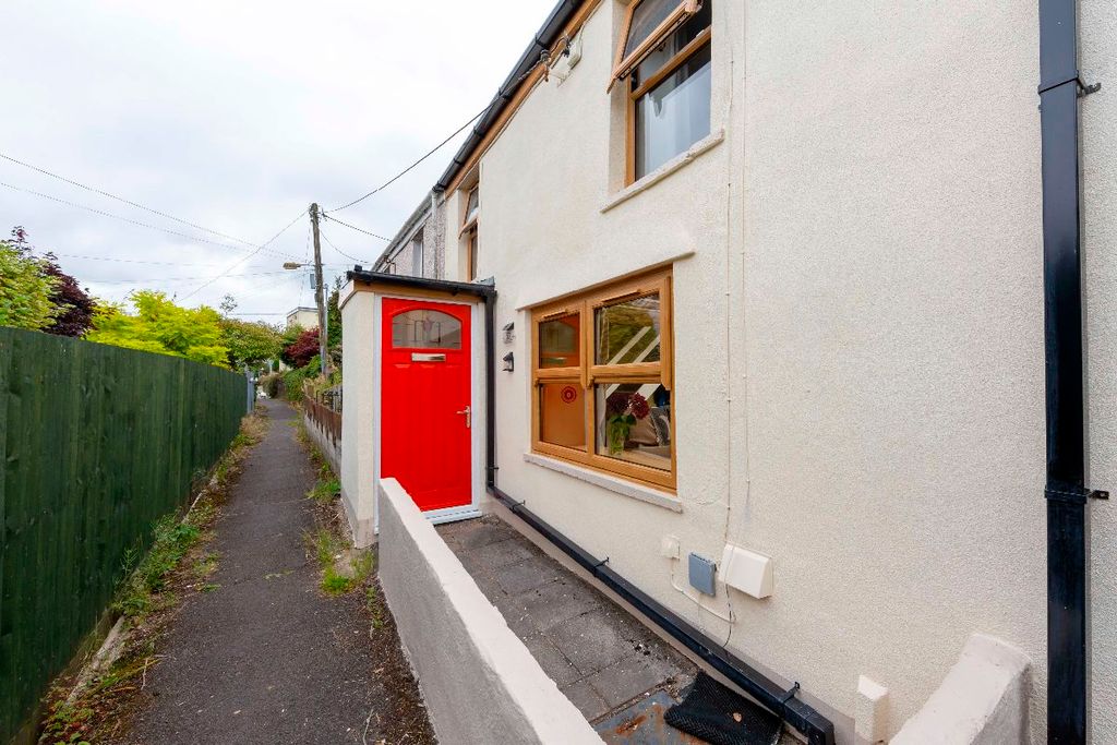 Property photo 2 of 36