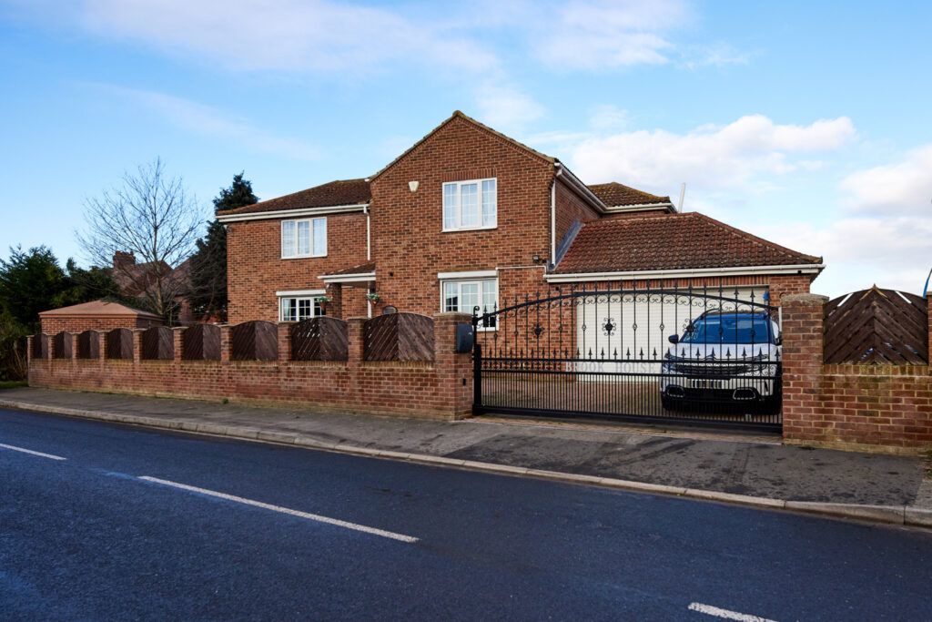 Property photo 1 of 32