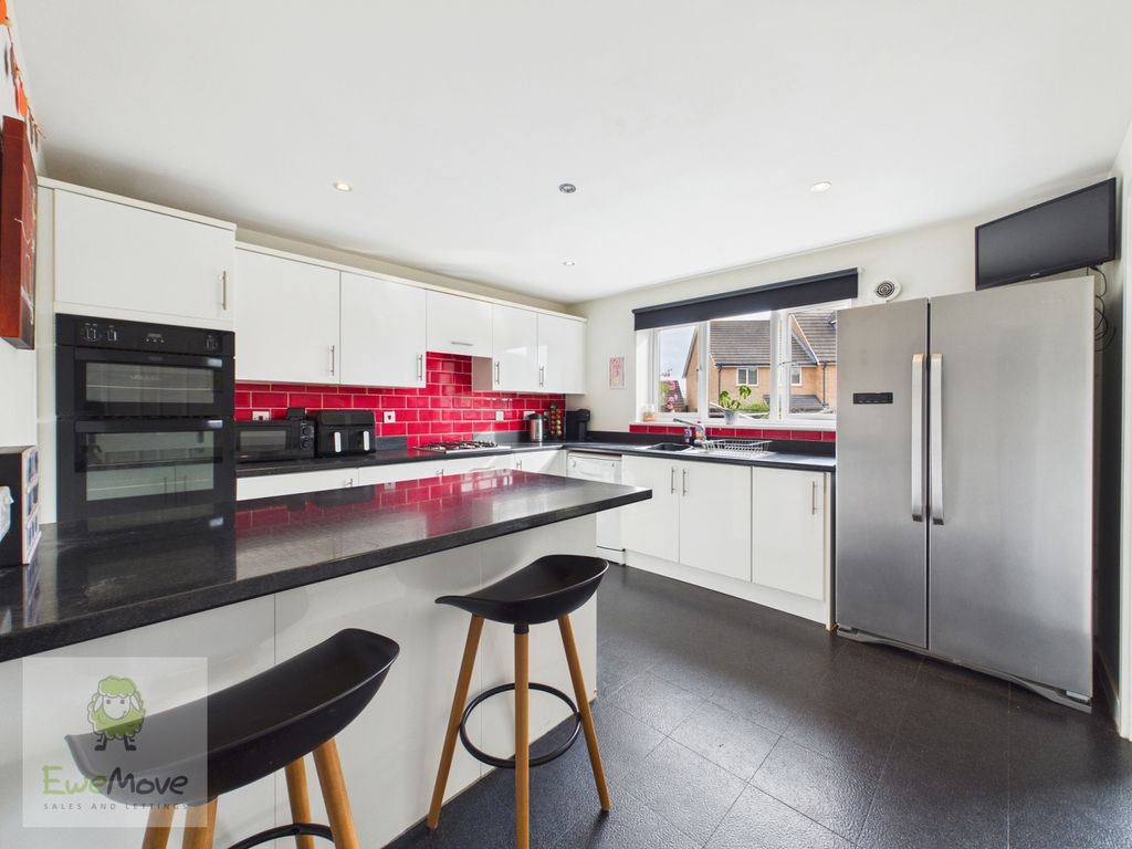Property photo 3 of 31 Kitchen Breakfast Room