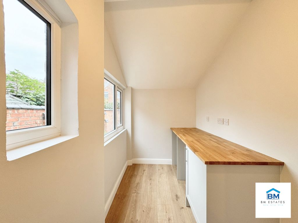 Property photo 3 of 13 Utility Room