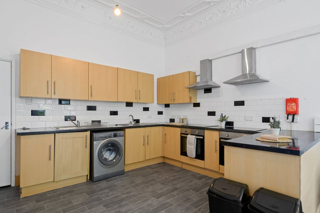 Property photo 2 of 7 Picture No. 81