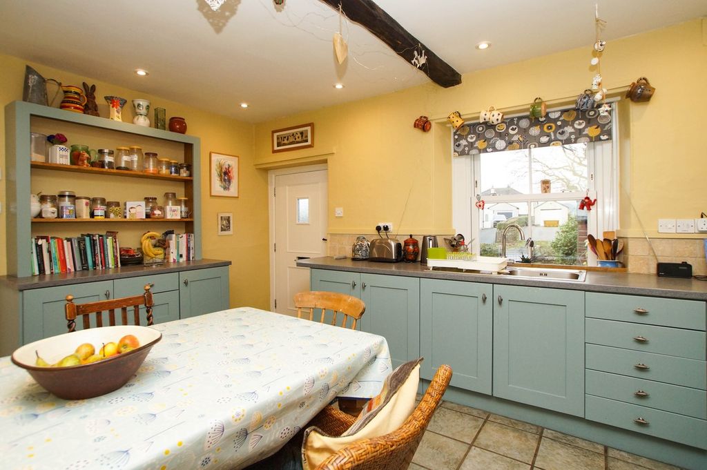 Property photo 3 of 24 Dining Kitchen