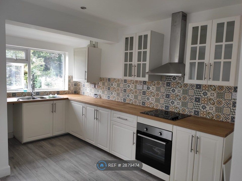 Property photo 1 of 10 Kitchen