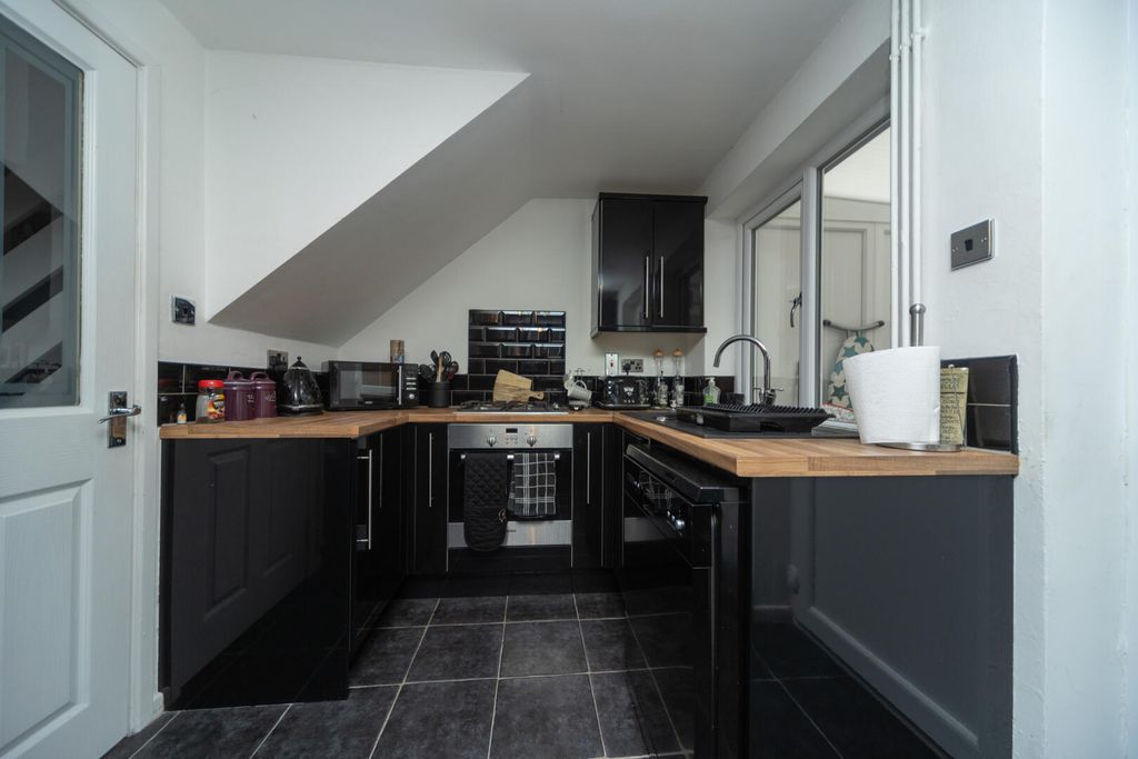 Property photo 3 of 13 Kitchen